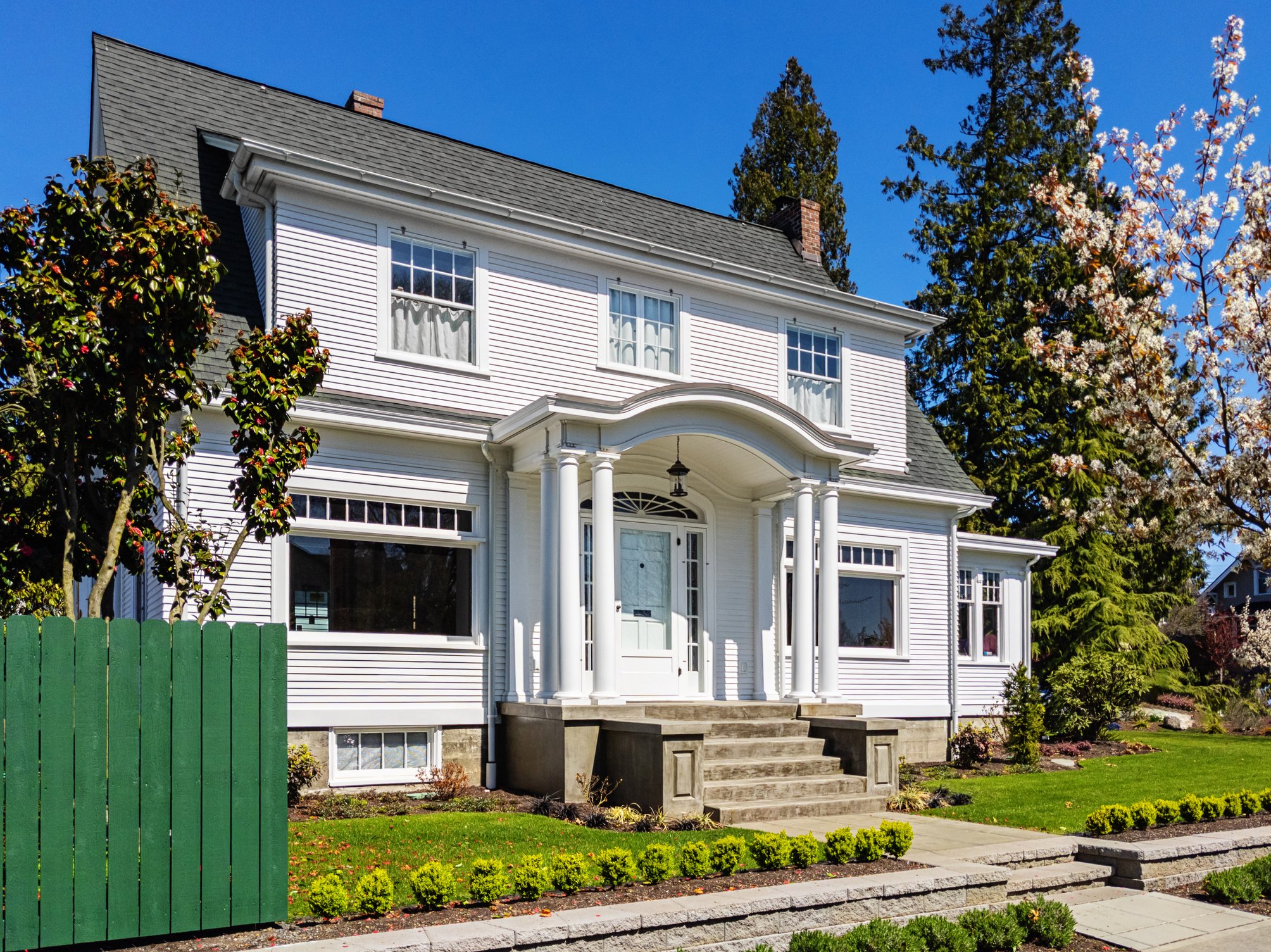 White American Colonial Style House Exterior